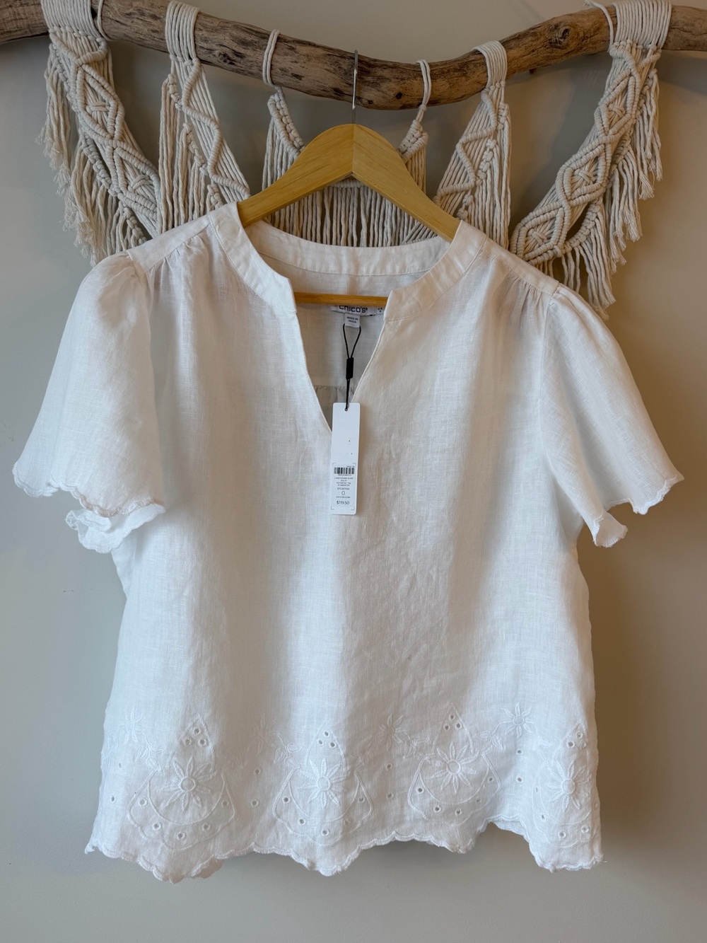 Chicos 100% Linen Flowy scalloped edge eyelet detail blouse